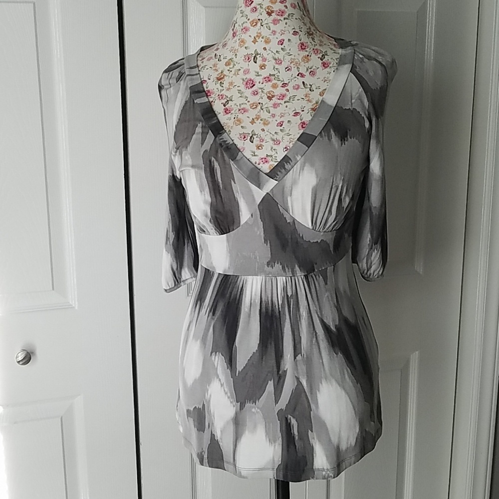 DAISY FUENTES WOMEN'S V Neck Top Sz S